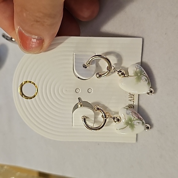 NWT Floral Printed Ceramic Heart Dangle Earrings - Picture 2 of 2